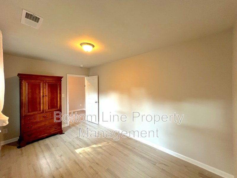 Open and Spacious 2BR/1BA Duplex in Rock Hill property image