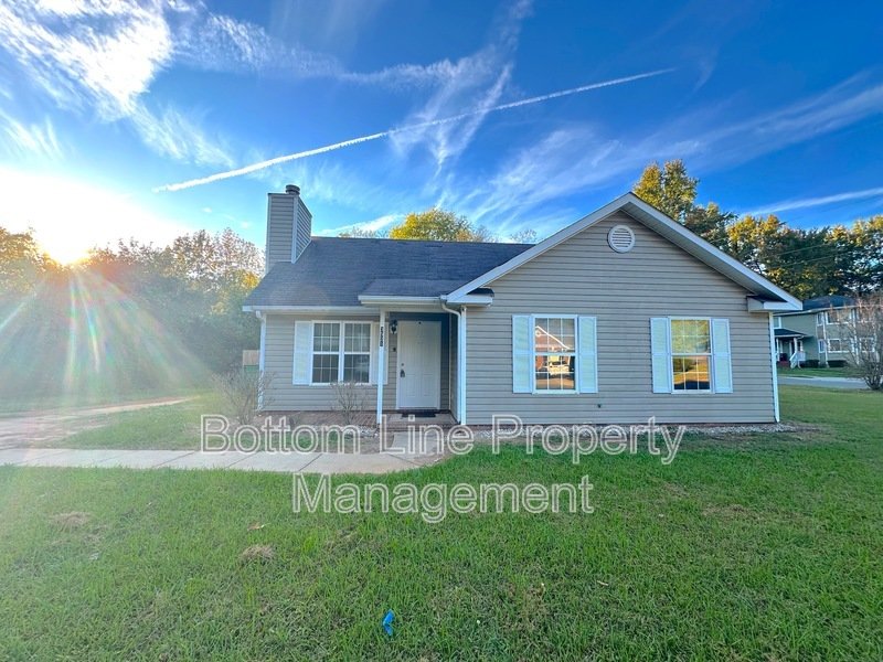 Cozy 3 Bed 2 Bath Home Minutes From University property image