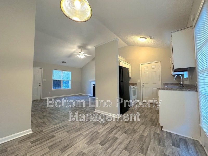 Cozy 3 Bed 2 Bath Home Minutes From University property image