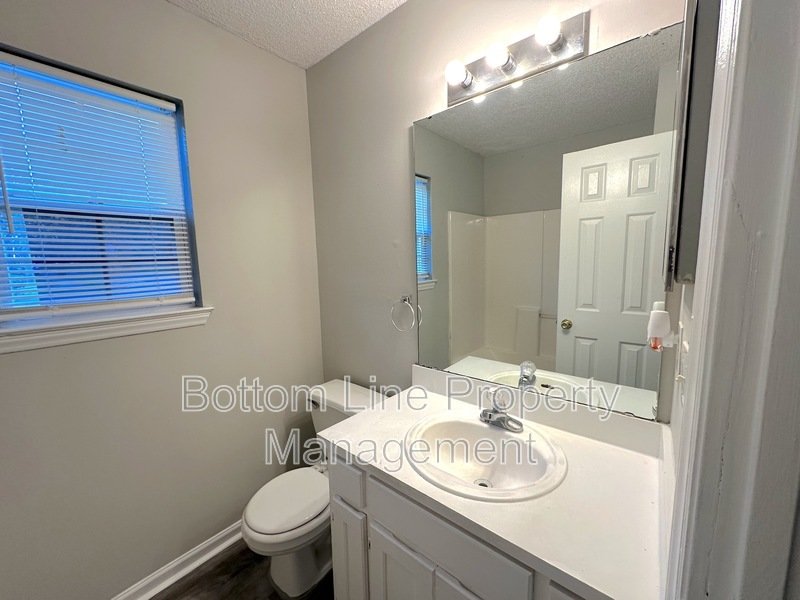 Cozy 3 Bed 2 Bath Home Minutes From University property image