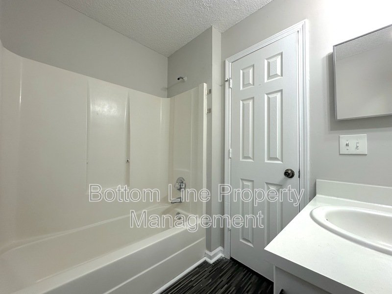 Cozy 3 Bed 2 Bath Home Minutes From University property image