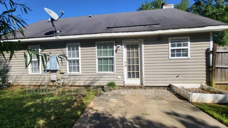Cozy 3 Bed 2 Bath Home Minutes From University property image