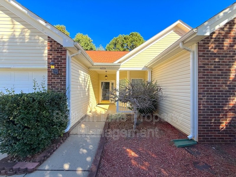 Stunning 3 Bedroom 2 Bathroom Home with Fenced Yard Located In Scenic Indian Land/Fort Mill, SC! property image