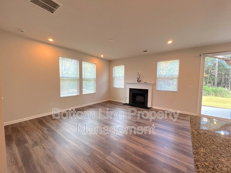 Only half deposit upfront! Ask about our flexible deposit option to help with move in cost. We care about your finances! property image