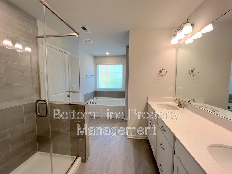 Only half deposit upfront! Ask about our flexible deposit option to help with move in cost. We care about your finances! property image