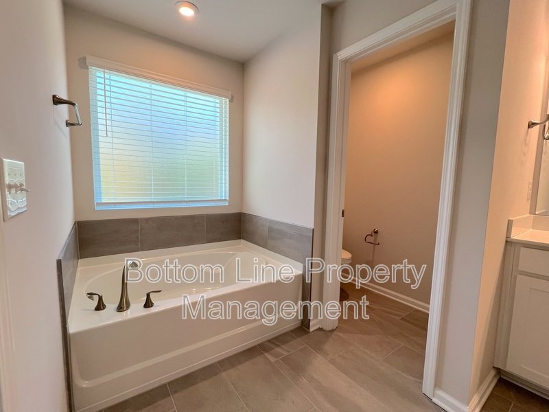 Only half deposit upfront! Ask about our flexible deposit option to help with move in cost. We care about your finances! property image