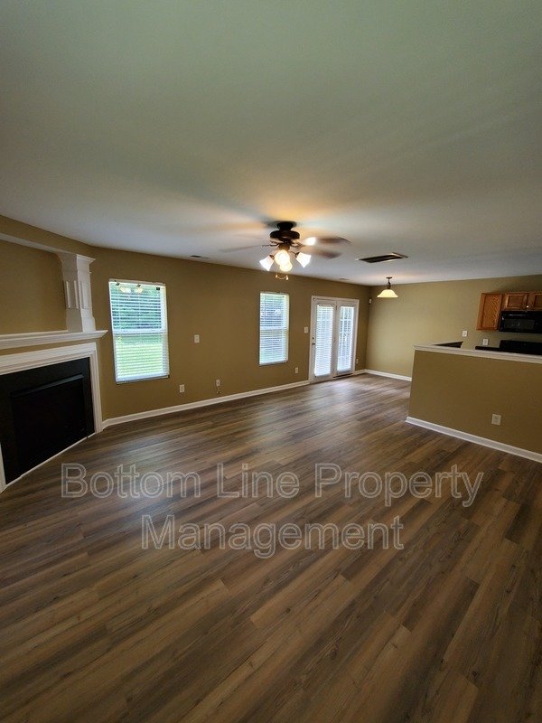 Spacious 3 Bedroom Home with 2.5 Bathrooms, 2-Car Garage, Prime Location! property image