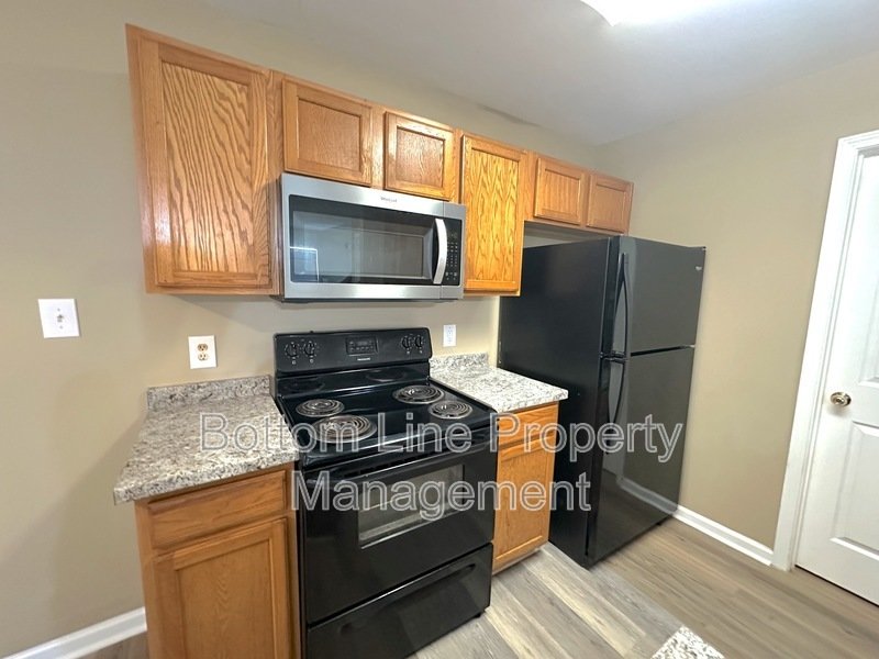 Spacious 3 Bedroom Home with 2.5 Bathrooms, 2-Car Garage, Prime Location! property image