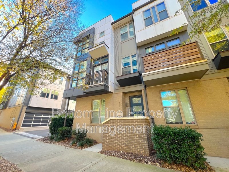 211 Doggett St property image