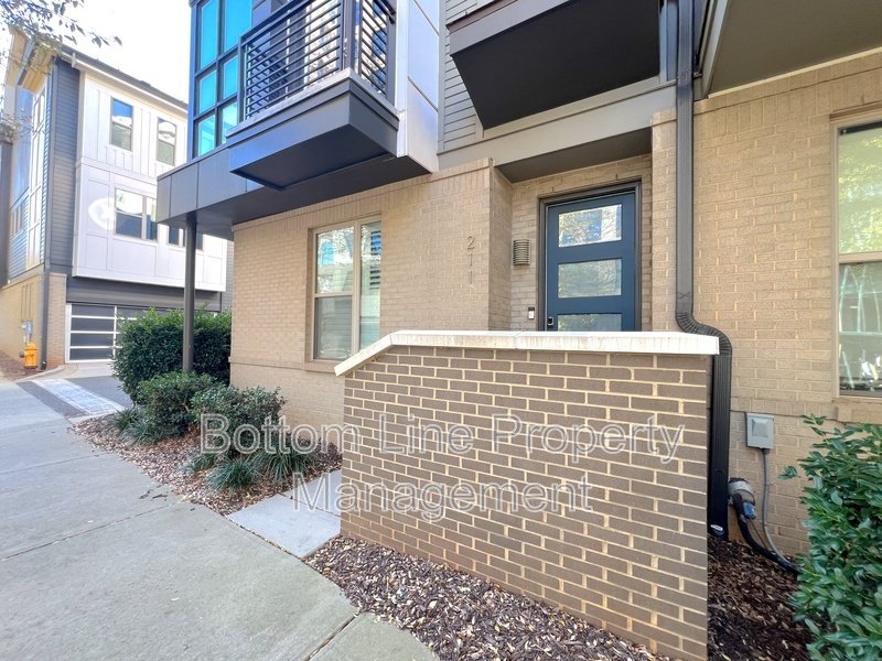 211 Doggett St property image