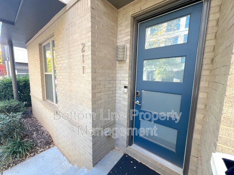 211 Doggett St property image