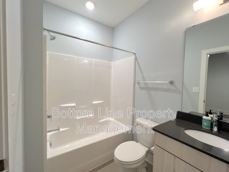 211 Doggett St property image