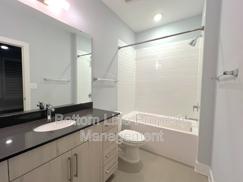 211 Doggett St property image
