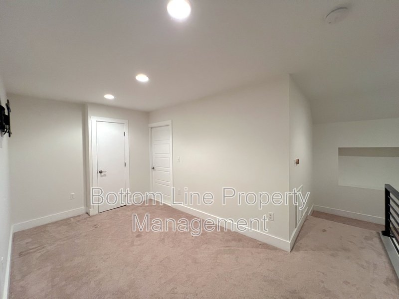 211 Doggett St property image
