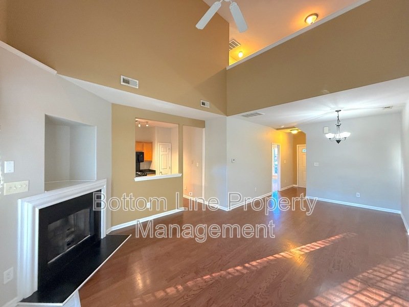 Cozy 3 Bed 2 Bath Townhome Near DownTown Charlotte property image