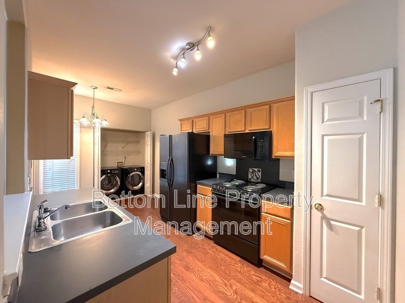 Cozy 3 Bed 2 Bath Townhome Near DownTown Charlotte property image