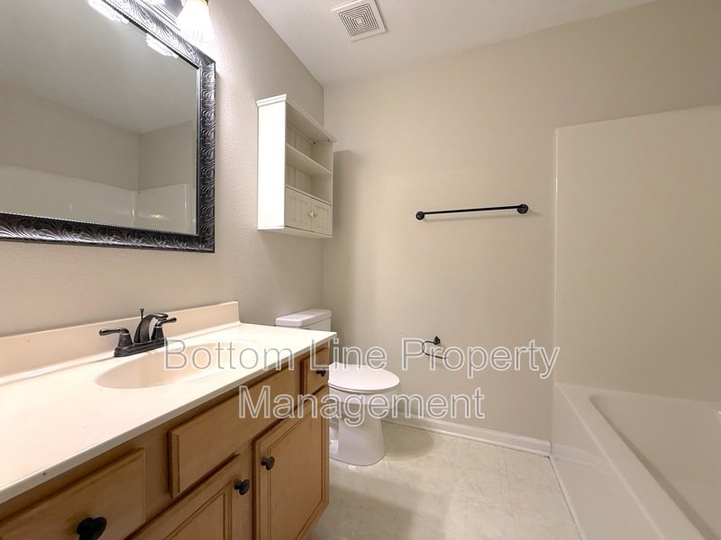 Cozy 3 Bed 2 Bath Townhome Near DownTown Charlotte property image