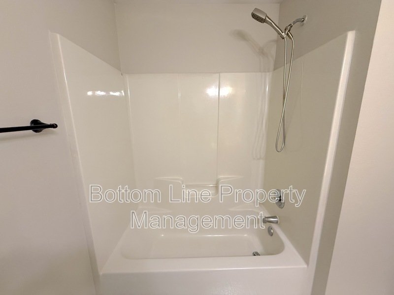 Cozy 3 Bed 2 Bath Townhome Near DownTown Charlotte property image