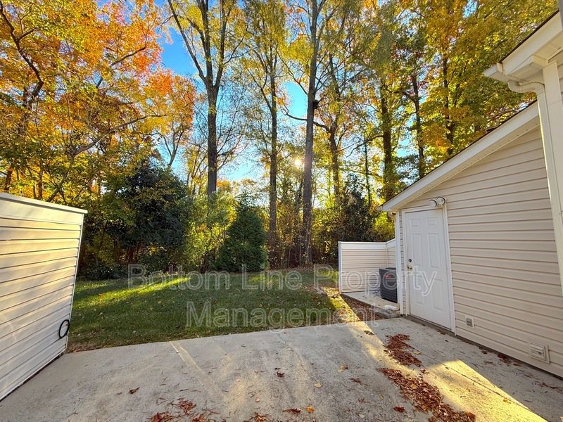 Cozy 3 Bed 2 Bath Townhome Near DownTown Charlotte property image