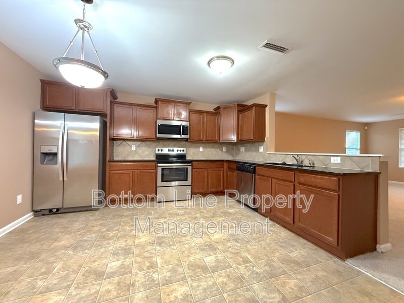 Stunning 3 Bedroom 2.5 Bathroom Home For Rent property image