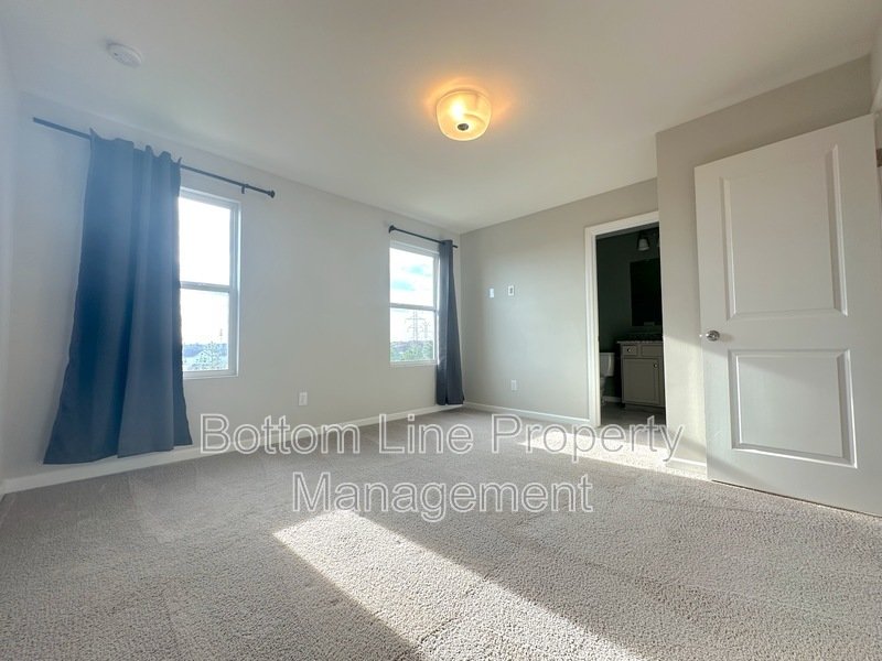 Stunning 3 Bed 2.5 Bath Townhome For Rent!!!! property image