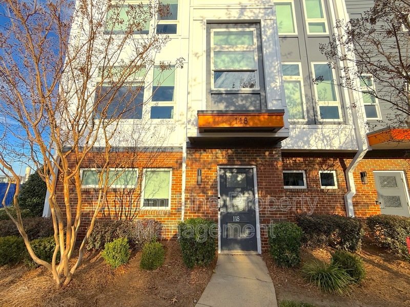 Spacious 3 Bedroom 3.5 Bathroom Luxury Townhome Located Minutes From Dilworth property image