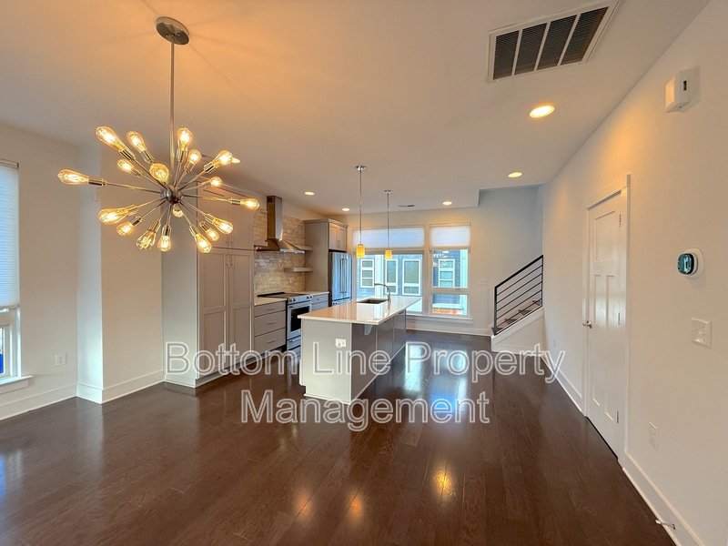 Spacious 3 Bedroom 3.5 Bathroom Luxury Townhome Located Minutes From Dilworth property image
