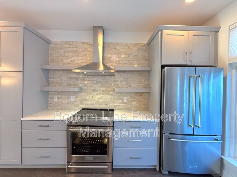 Spacious 3 Bedroom 3.5 Bathroom Luxury Townhome Located Minutes From Dilworth property image