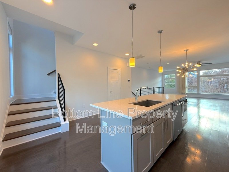 Spacious 3 Bedroom 3.5 Bathroom Luxury Townhome Located Minutes From Dilworth property image