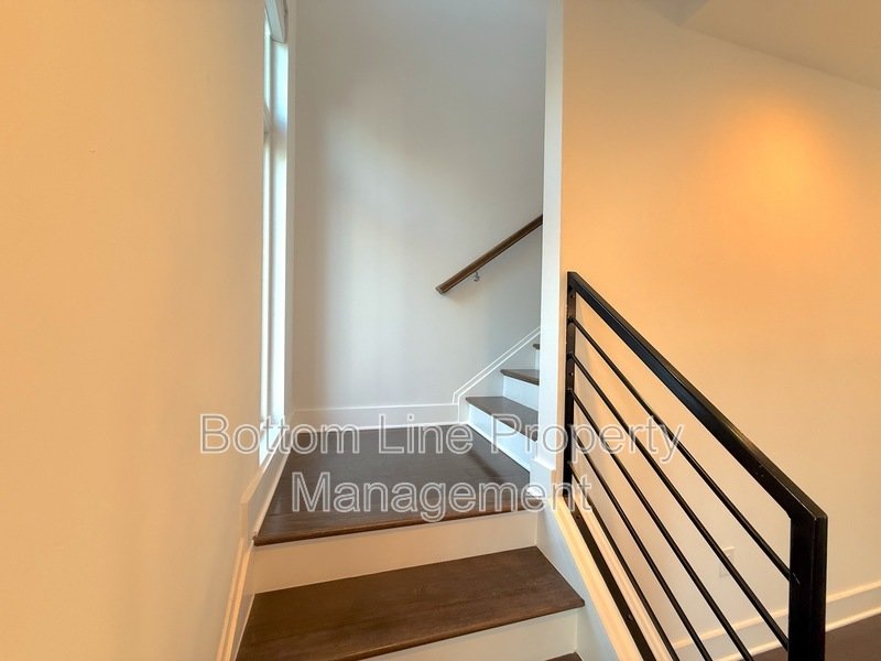 Spacious 3 Bedroom 3.5 Bathroom Luxury Townhome Located Minutes From Dilworth property image