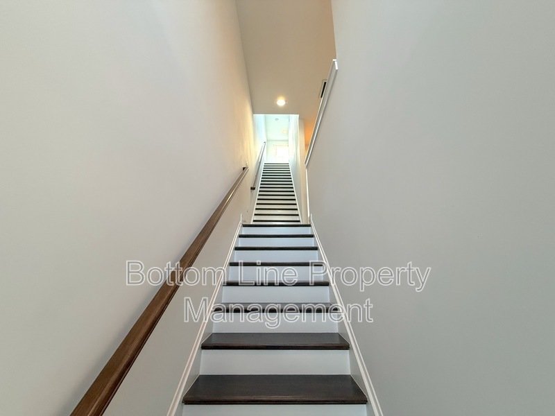 Spacious 3 Bedroom 3.5 Bathroom Luxury Townhome Located Minutes From Dilworth property image