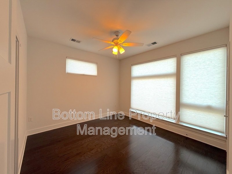 Spacious 3 Bedroom 3.5 Bathroom Luxury Townhome Located Minutes From Dilworth property image