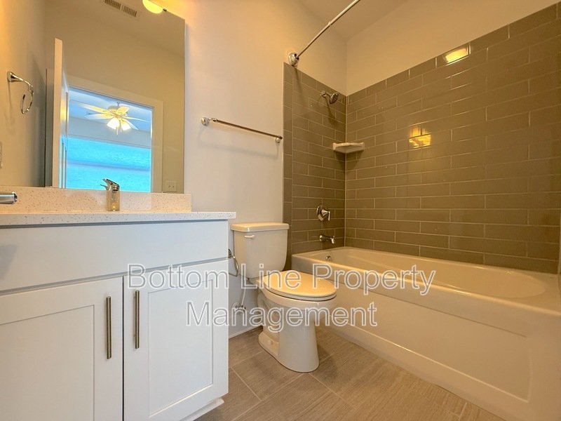 Spacious 3 Bedroom 3.5 Bathroom Luxury Townhome Located Minutes From Dilworth property image