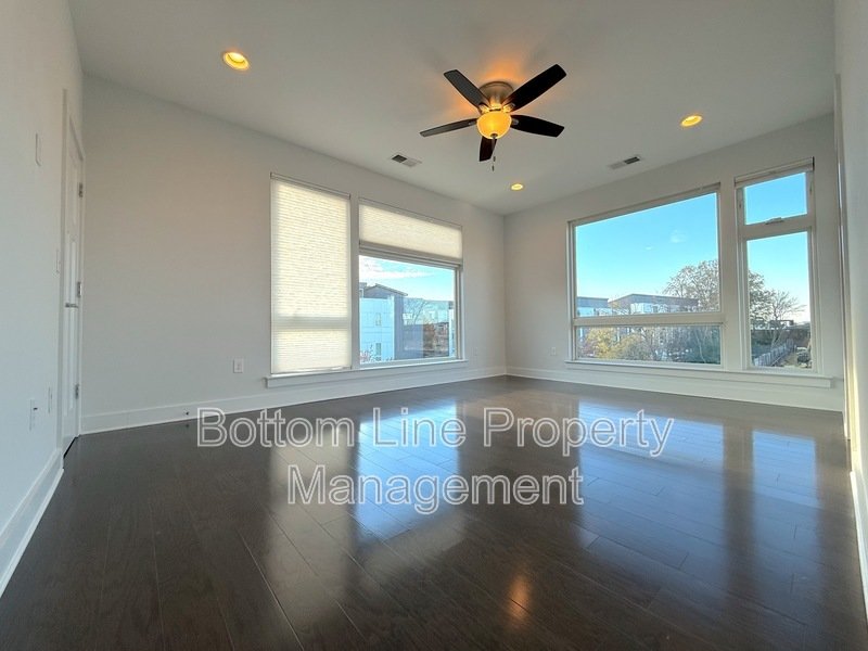 Spacious 3 Bedroom 3.5 Bathroom Luxury Townhome Located Minutes From Dilworth property image