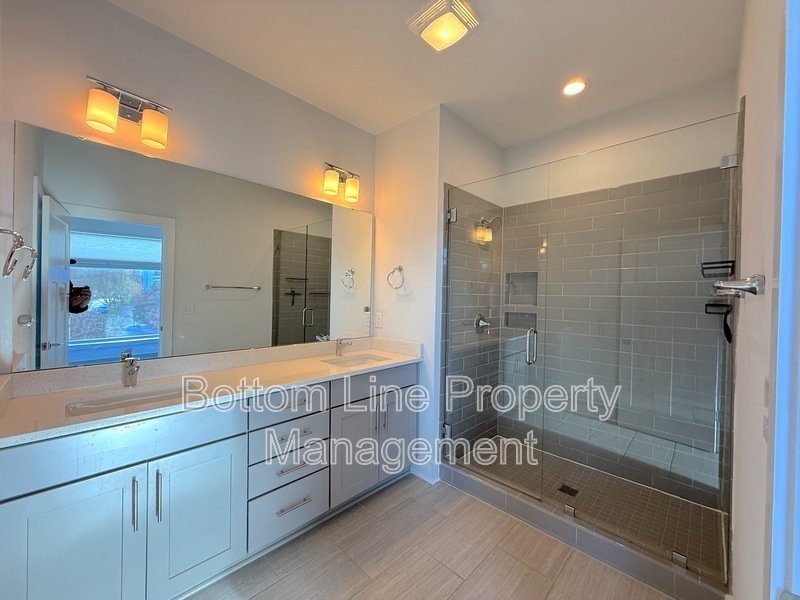 Spacious 3 Bedroom 3.5 Bathroom Luxury Townhome Located Minutes From Dilworth property image