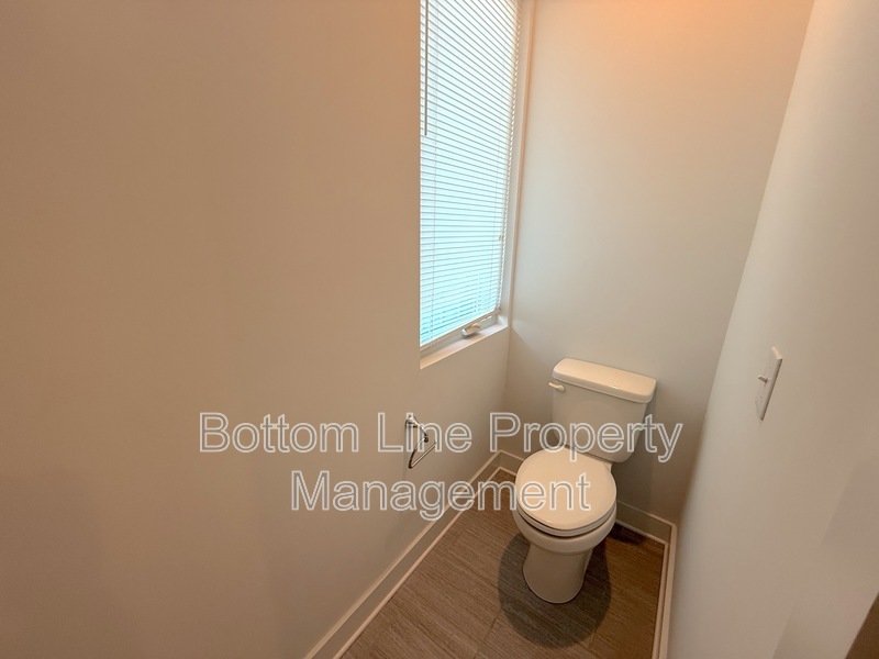 Spacious 3 Bedroom 3.5 Bathroom Luxury Townhome Located Minutes From Dilworth property image