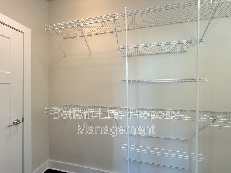 Spacious 3 Bedroom 3.5 Bathroom Luxury Townhome Located Minutes From Dilworth property image