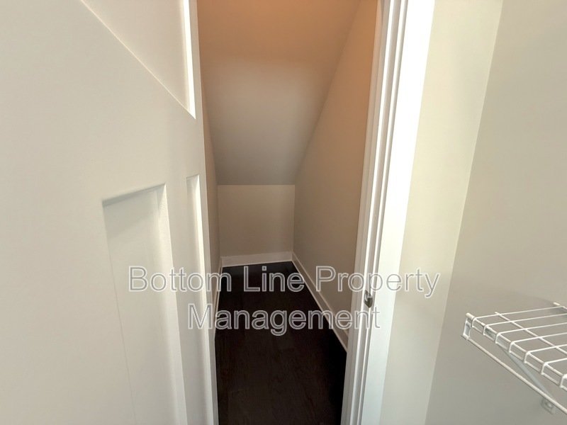 Spacious 3 Bedroom 3.5 Bathroom Luxury Townhome Located Minutes From Dilworth property image