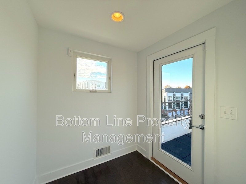 Spacious 3 Bedroom 3.5 Bathroom Luxury Townhome Located Minutes From Dilworth property image