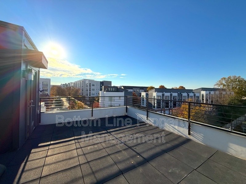 Spacious 3 Bedroom 3.5 Bathroom Luxury Townhome Located Minutes From Dilworth property image