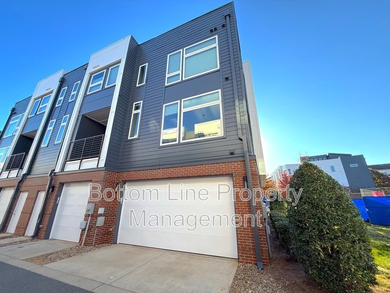 Spacious 3 Bedroom 3.5 Bathroom Luxury Townhome Located Minutes From Dilworth property image