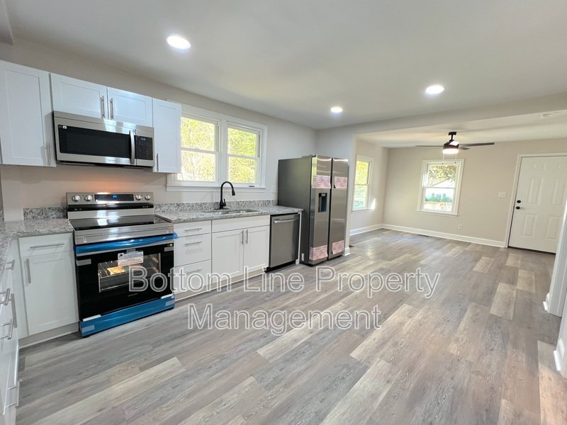 1506 Lake St. property image