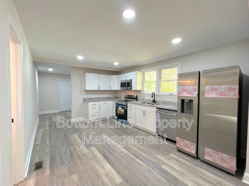 1506 Lake St. property image