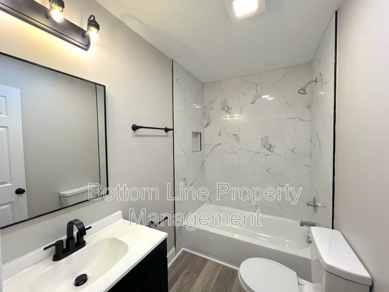 1506 Lake St. property image