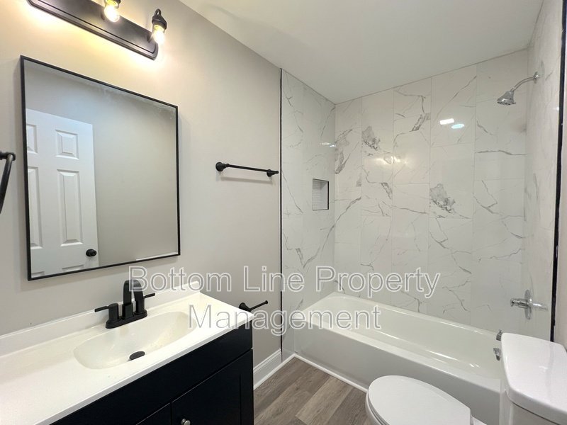 1506 Lake St. property image