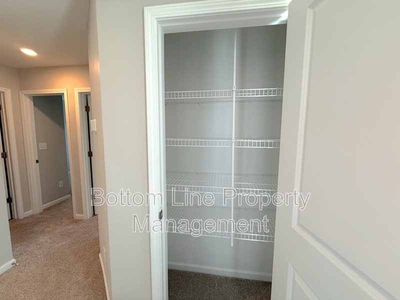 Charming Corner Unit with Garage: 3 Bedroom 2.5 Bathroom Townhouse For Rent property image