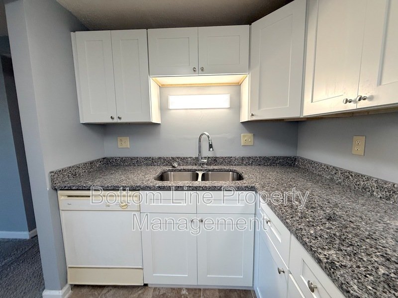 1 Bedroom 1 Bathroom Condo Located On Central Ave property image