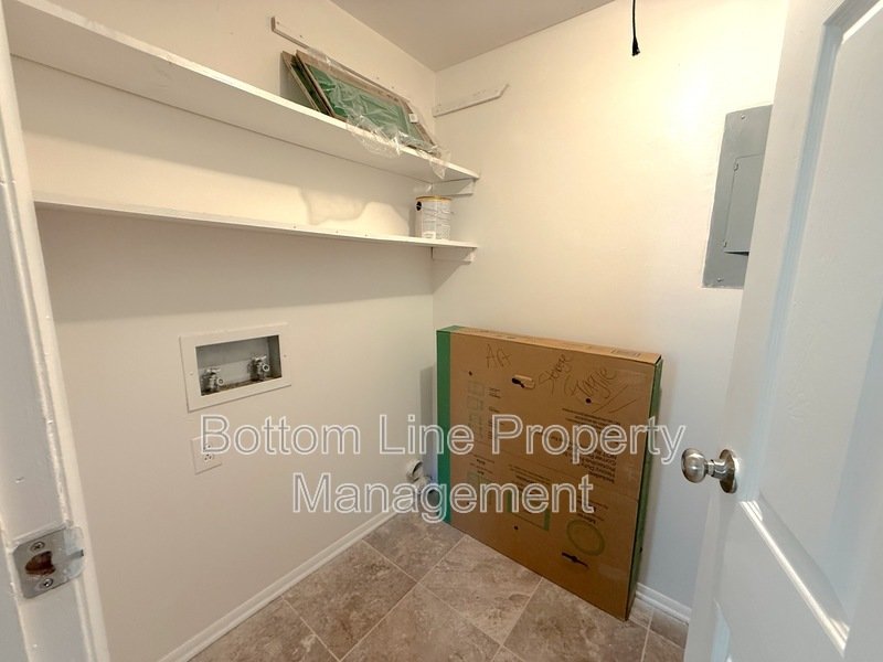 1 Bedroom 1 Bathroom Condo Located On Central Ave property image