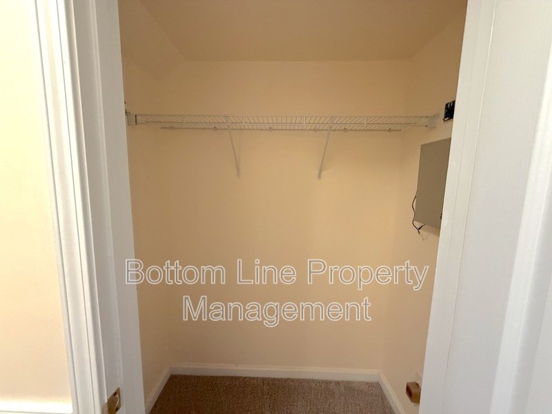 Elegant 4 Bedroom 3.5 Bath Corner Unit Townhome in GREAT LOCATION! property image