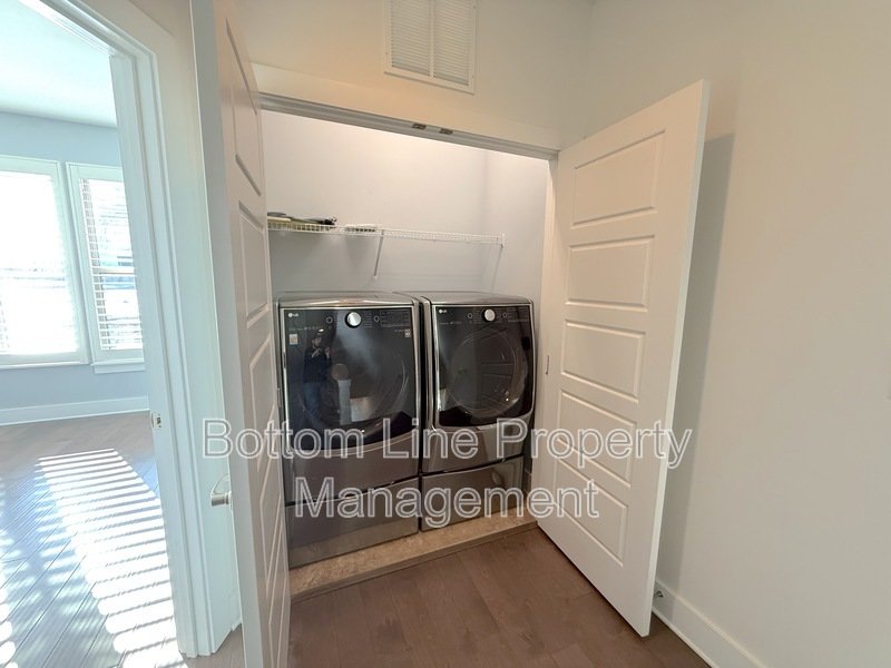 211 Doggett St property image